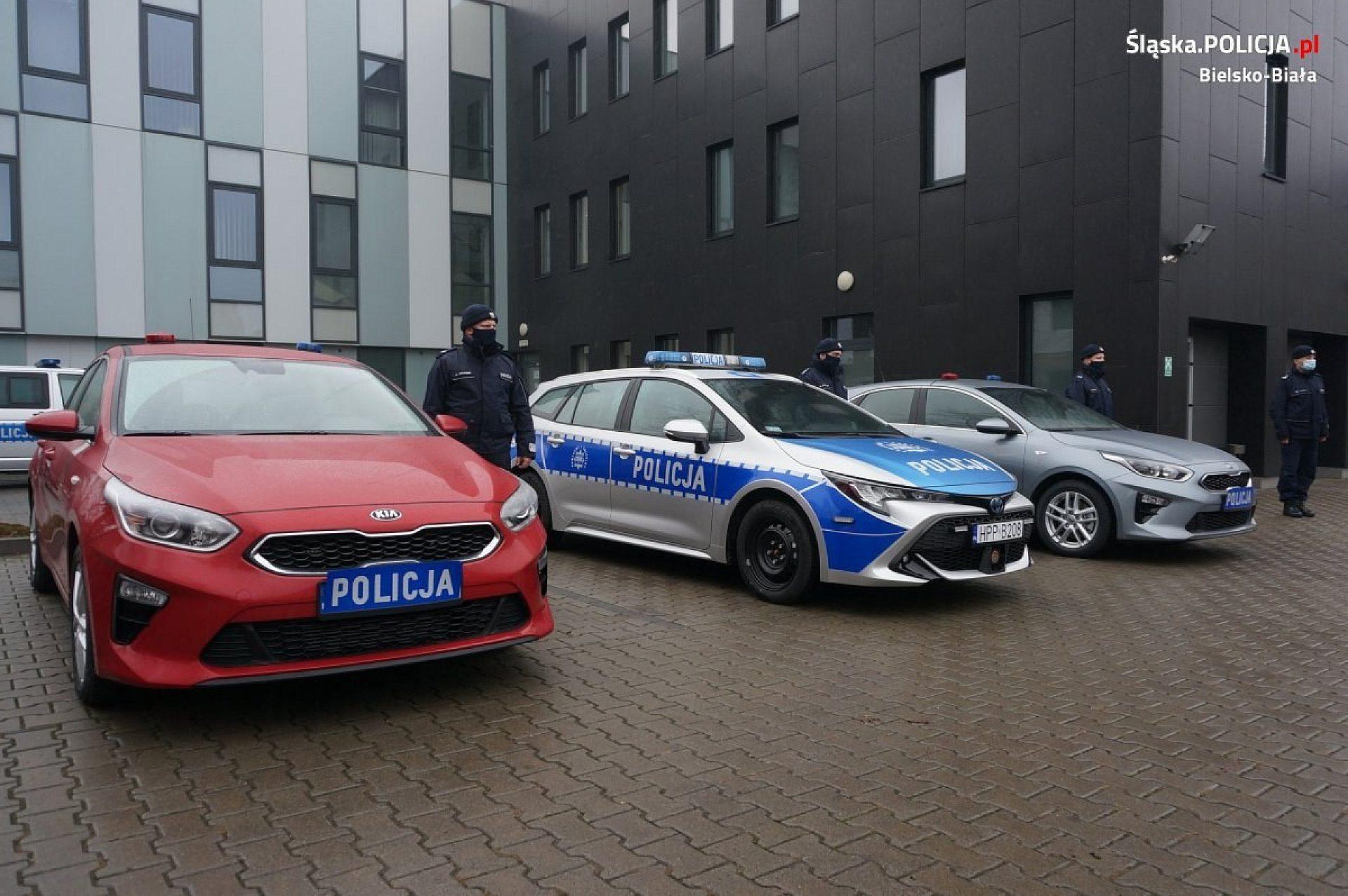 Nowe samochody śląskiej policji, kupione w 2021 r.