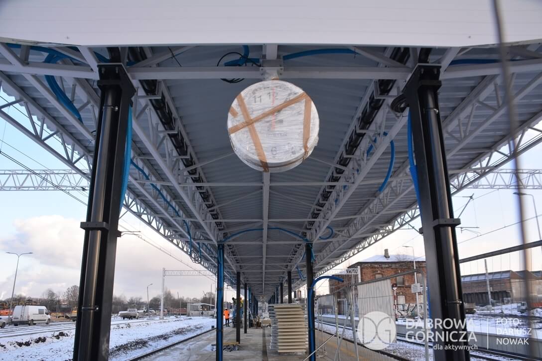 Przebudowa peronu drugiego na stacji kolejowej w Dąbrowie Górniczej dobiega końca