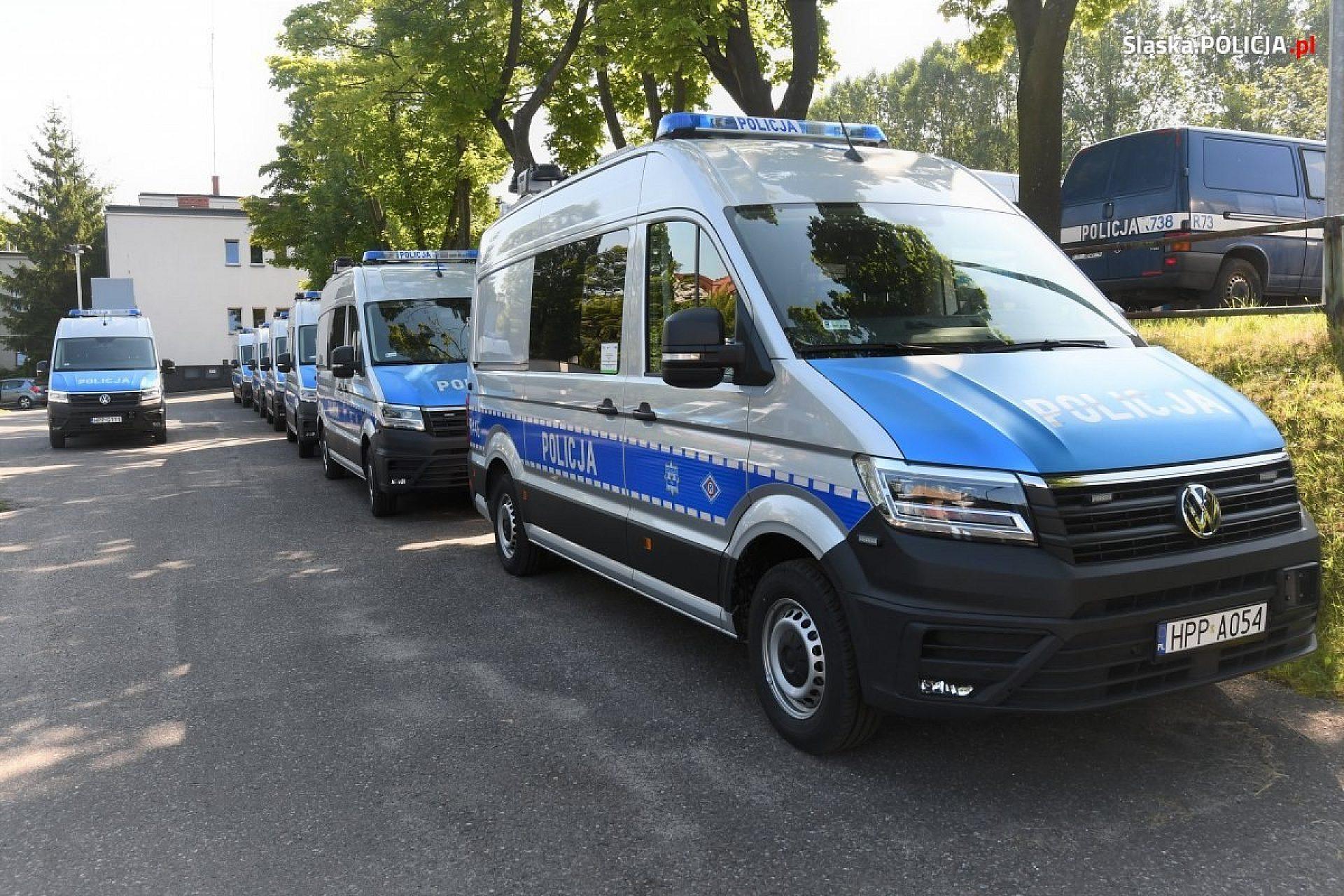 Nowe samochody śląskiej policji, kupione w 2021 r.