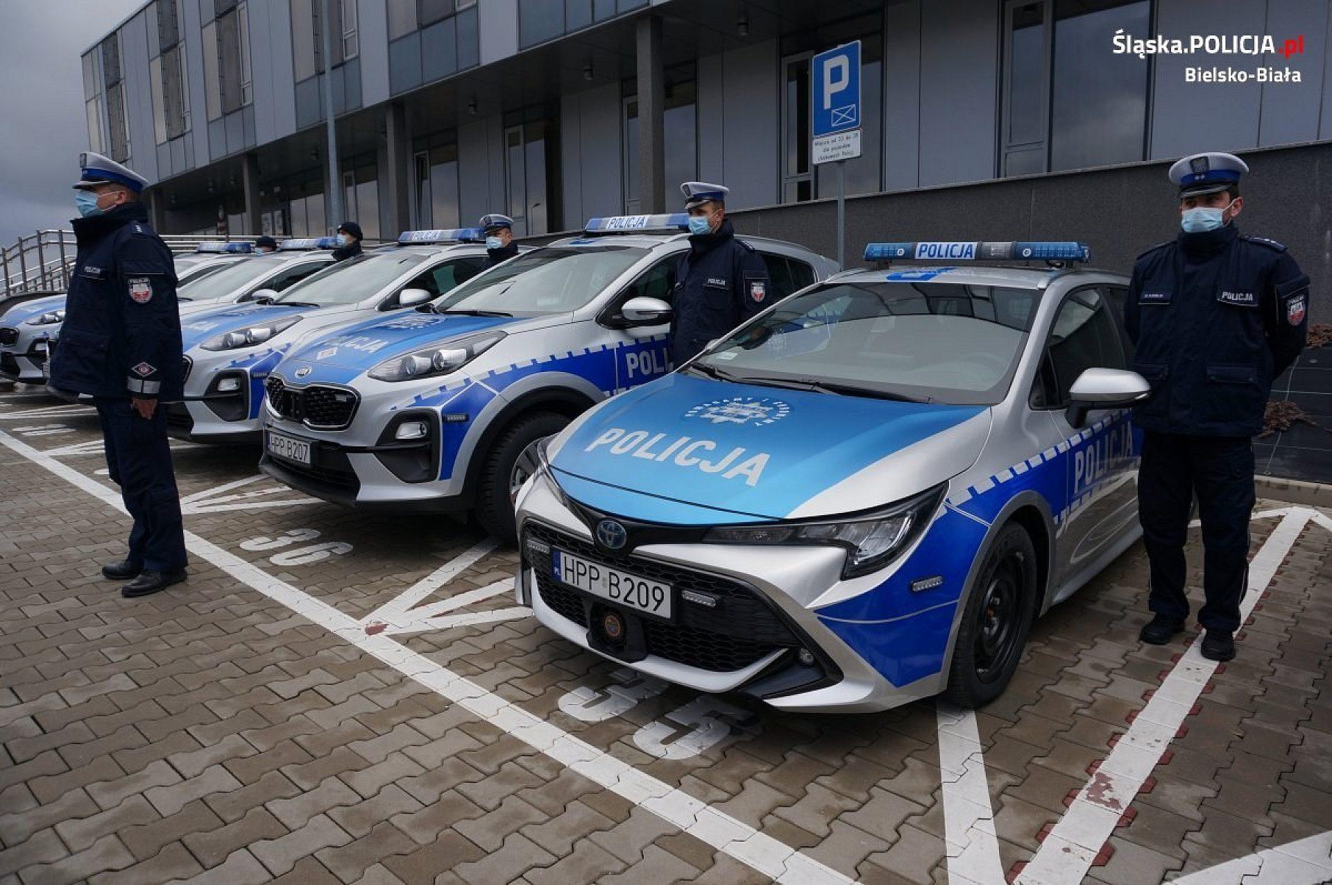 Nowe samochody śląskiej policji, kupione w 2021 r.