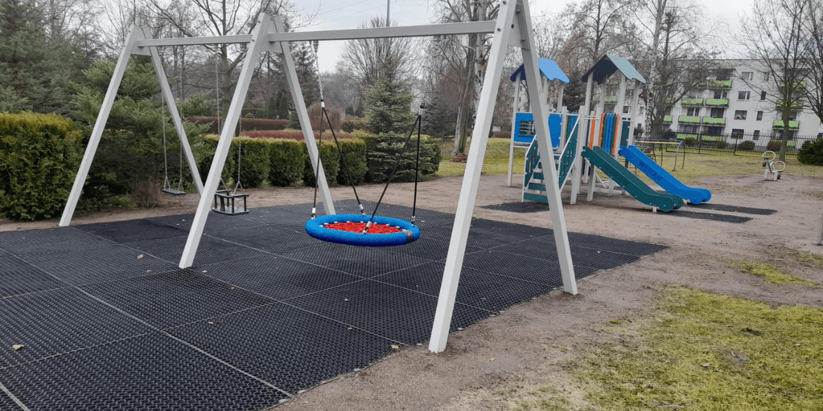 Nowe place zabaw przy przedszkolach w Sosnowcu