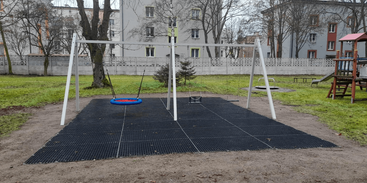 Nowe place zabaw przy przedszkolach w Sosnowcu