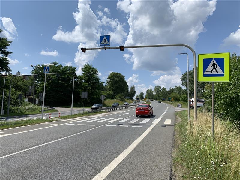 Obecne skrzyżowanie drogi krajowej nr 94 z ulicą Okradzionowską w Sławkowie
