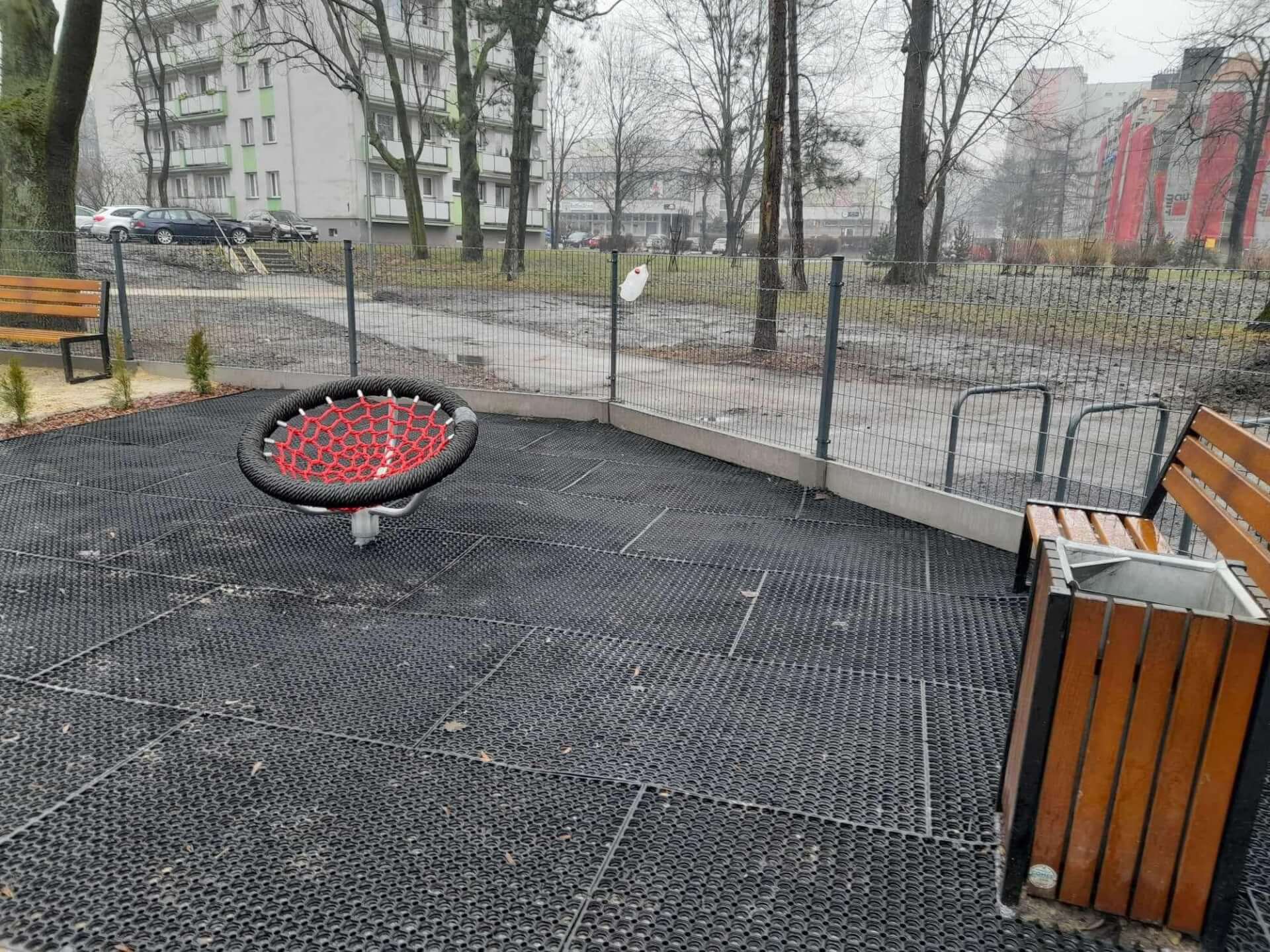 Plac zabaw przy ulicy Legionów został rozbudowany