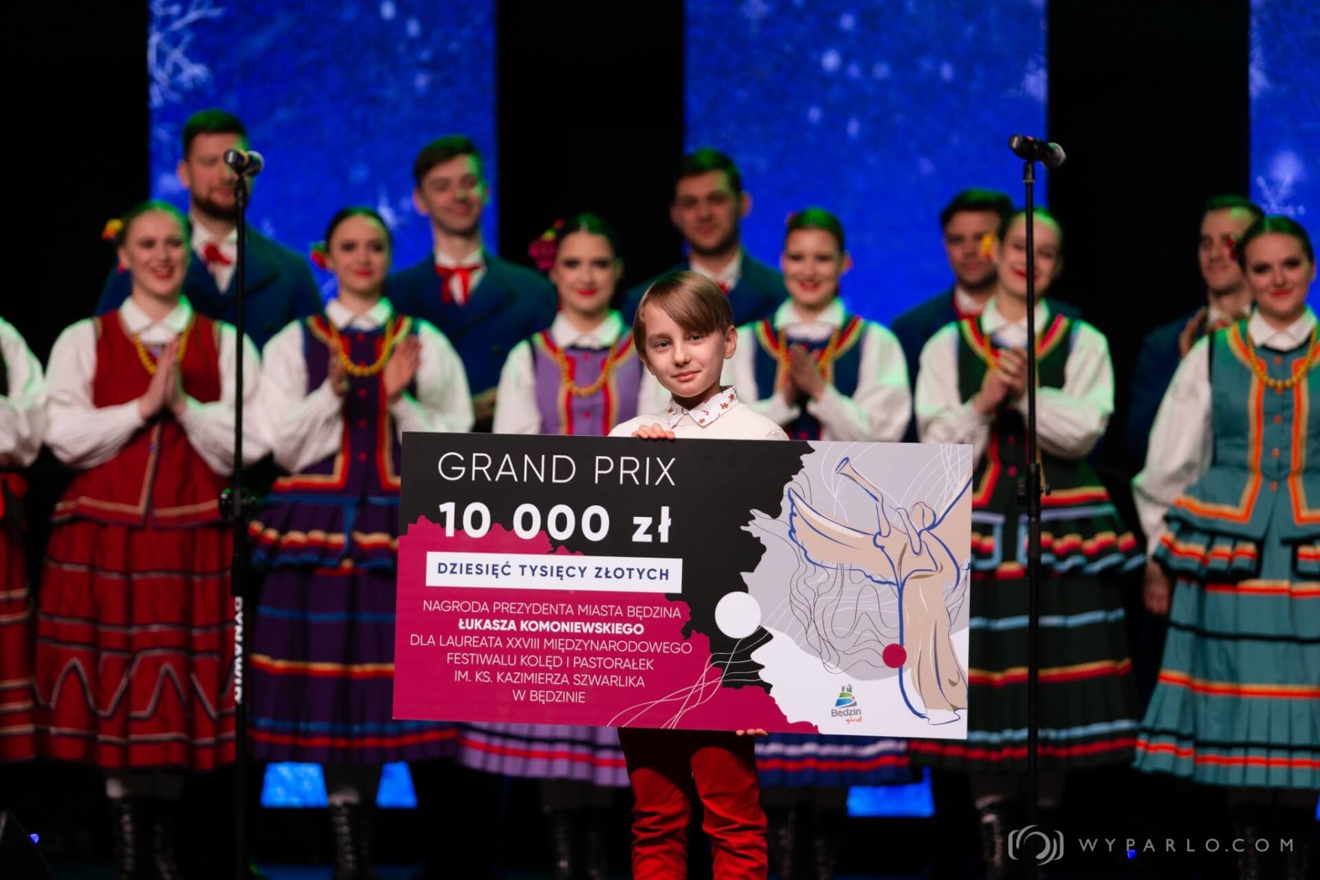 Zdobywca Grand Prix w tle zespół Kortowo z Olsztyna