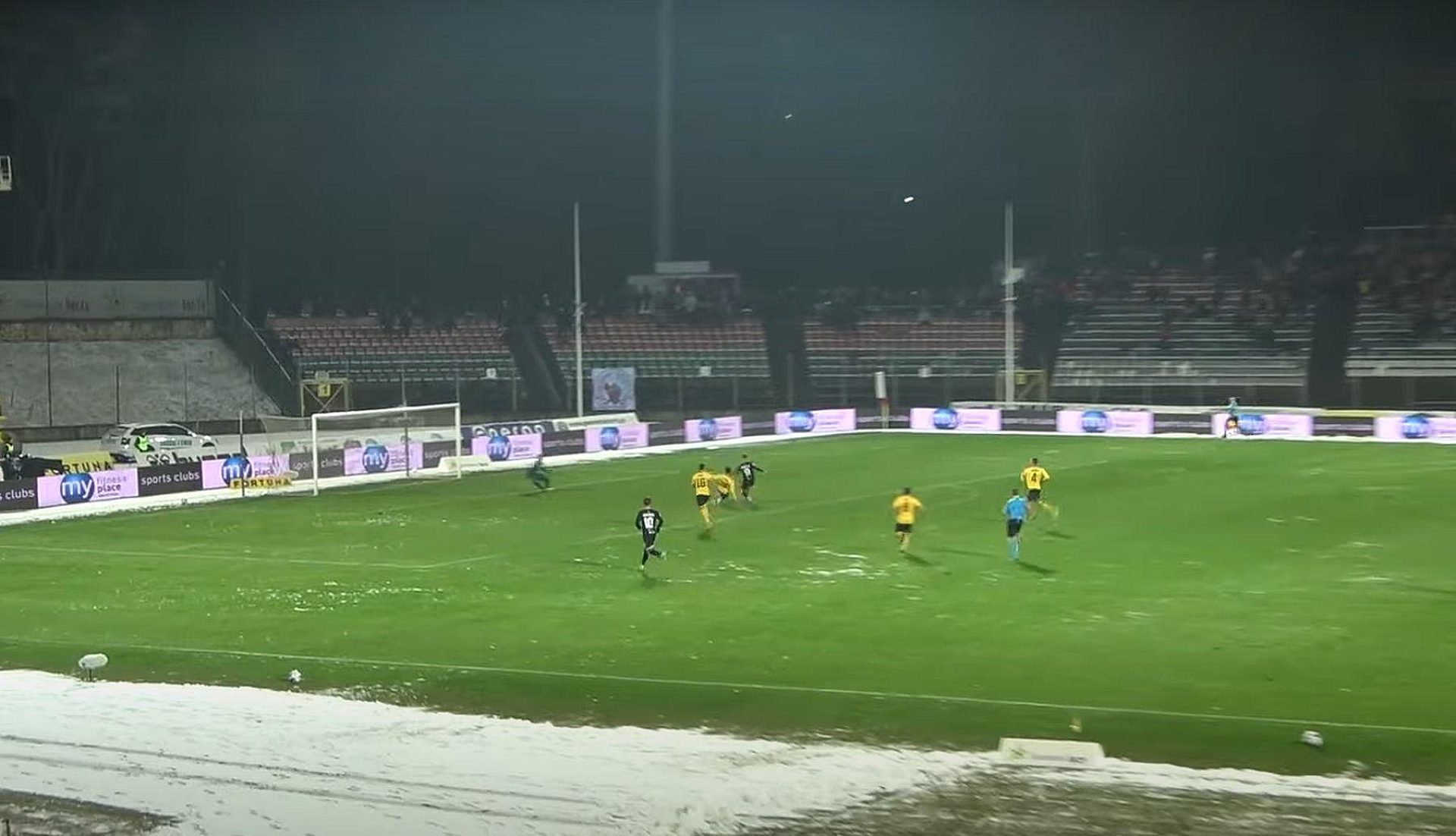 Szymon Sobczak w tej sytuacji nie strzelił gola w meczu Zagłębie Sosnowiec - GKS Katowice Szymon Sobczak w tej sytuacji nie strzelił gola w meczu Zagłębie Sosnowiec - GKS Katowice