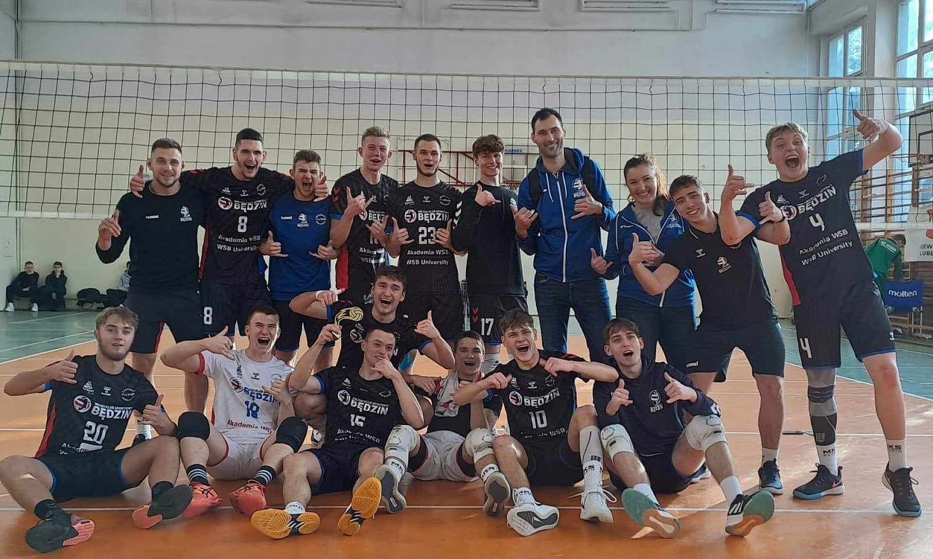 Młodzi siatkarze MKS Będzin awansowali do półfinału mistrzostw Polski juniorów Młodzi siatkarze MKS Będzin awansowali do półfinału mistrzostw Polski juniorów