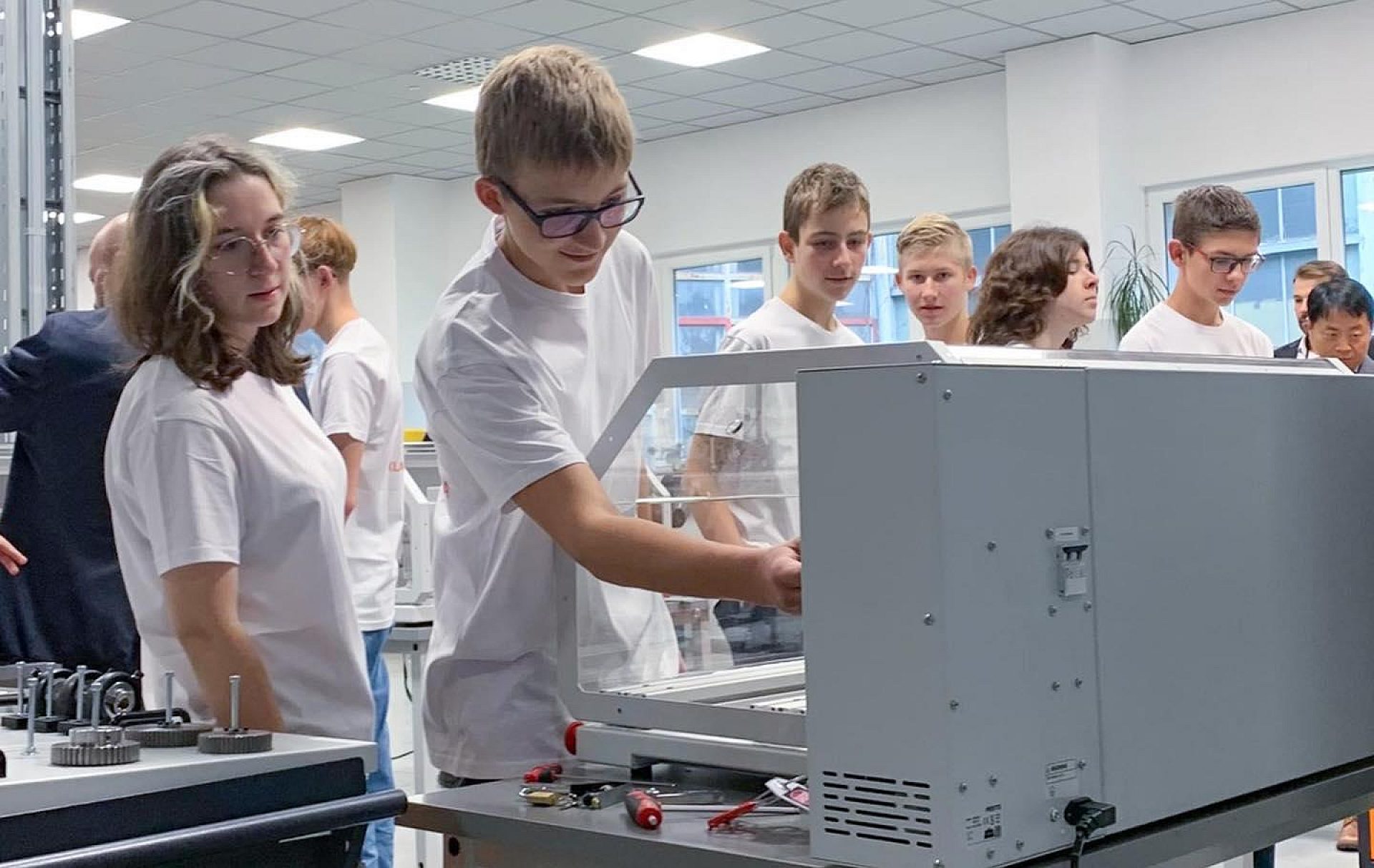 Sprzęt dla klasy w Technicznych Zakładach Naukowych Sprzęt dla klasy w Technicznych Zakładach Naukowych