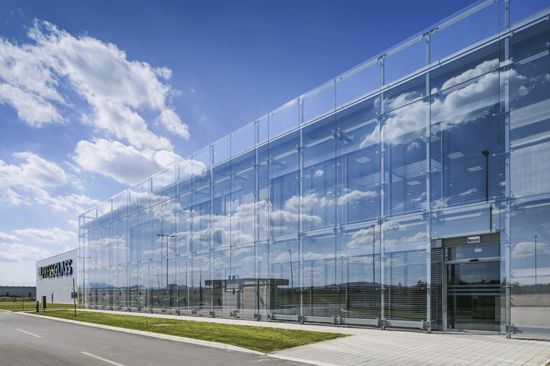 Firma Press Glass zainwestuje w Dąbrowie Górniczej 300 mln zł Firma Press Glass zainwestuje w Dąbrowie Górniczej 300 mln zł
