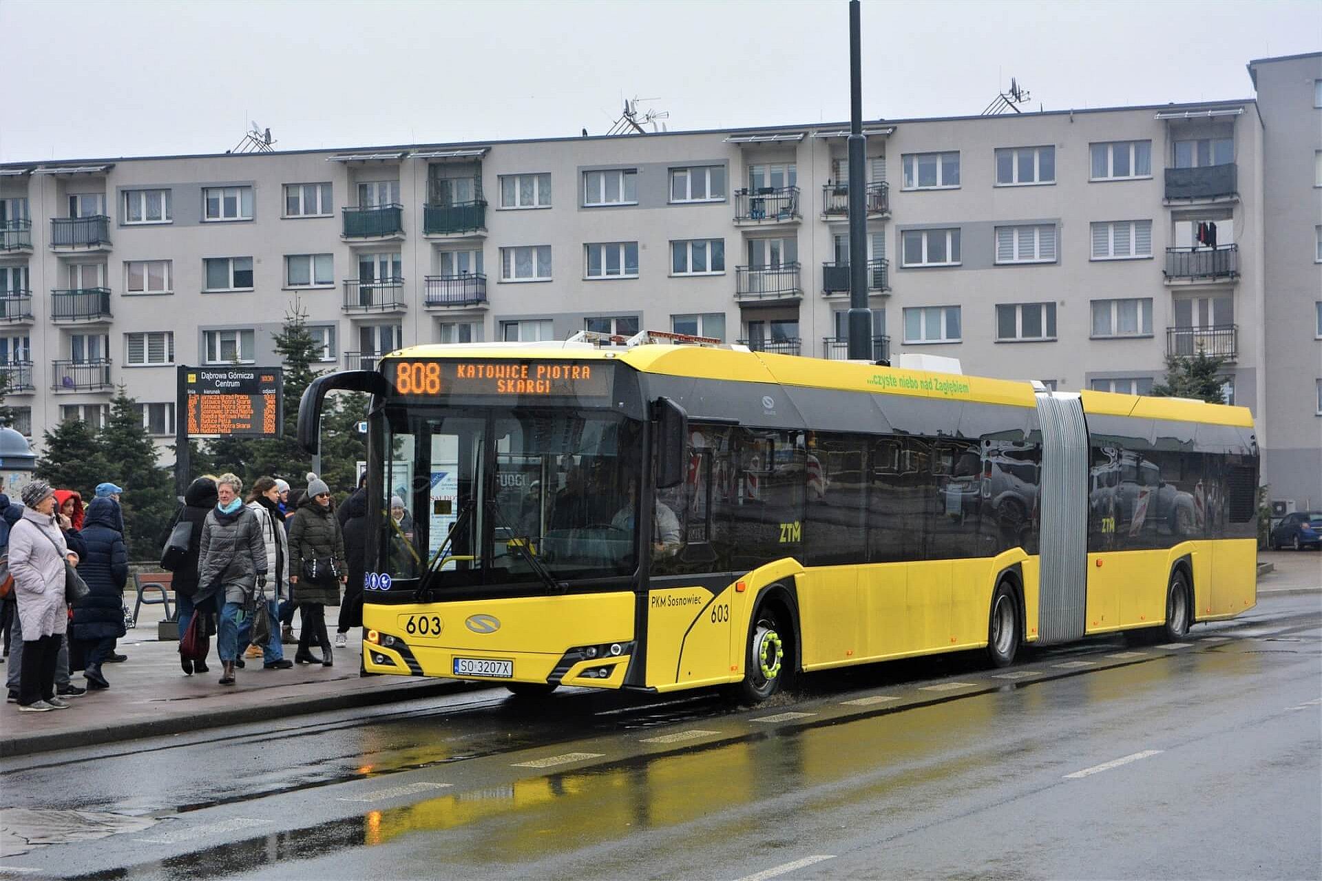Nowe hybrydowe Solarisy kursują na linii 808 Nowe hybrydowe Solarisy kursują na linii 808