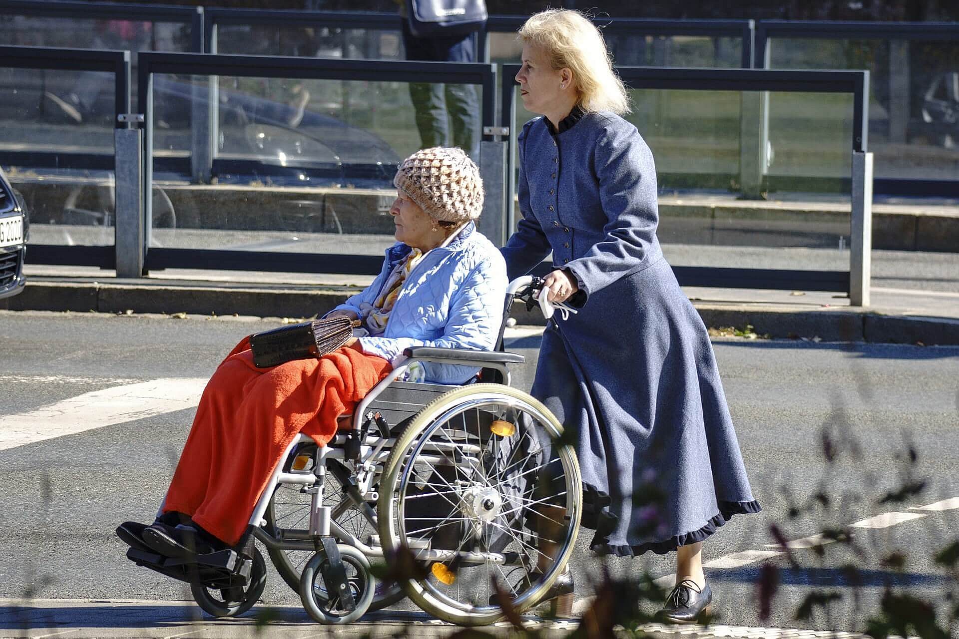 Niepełnosprawna na wózku Niepełnosprawna na wózku