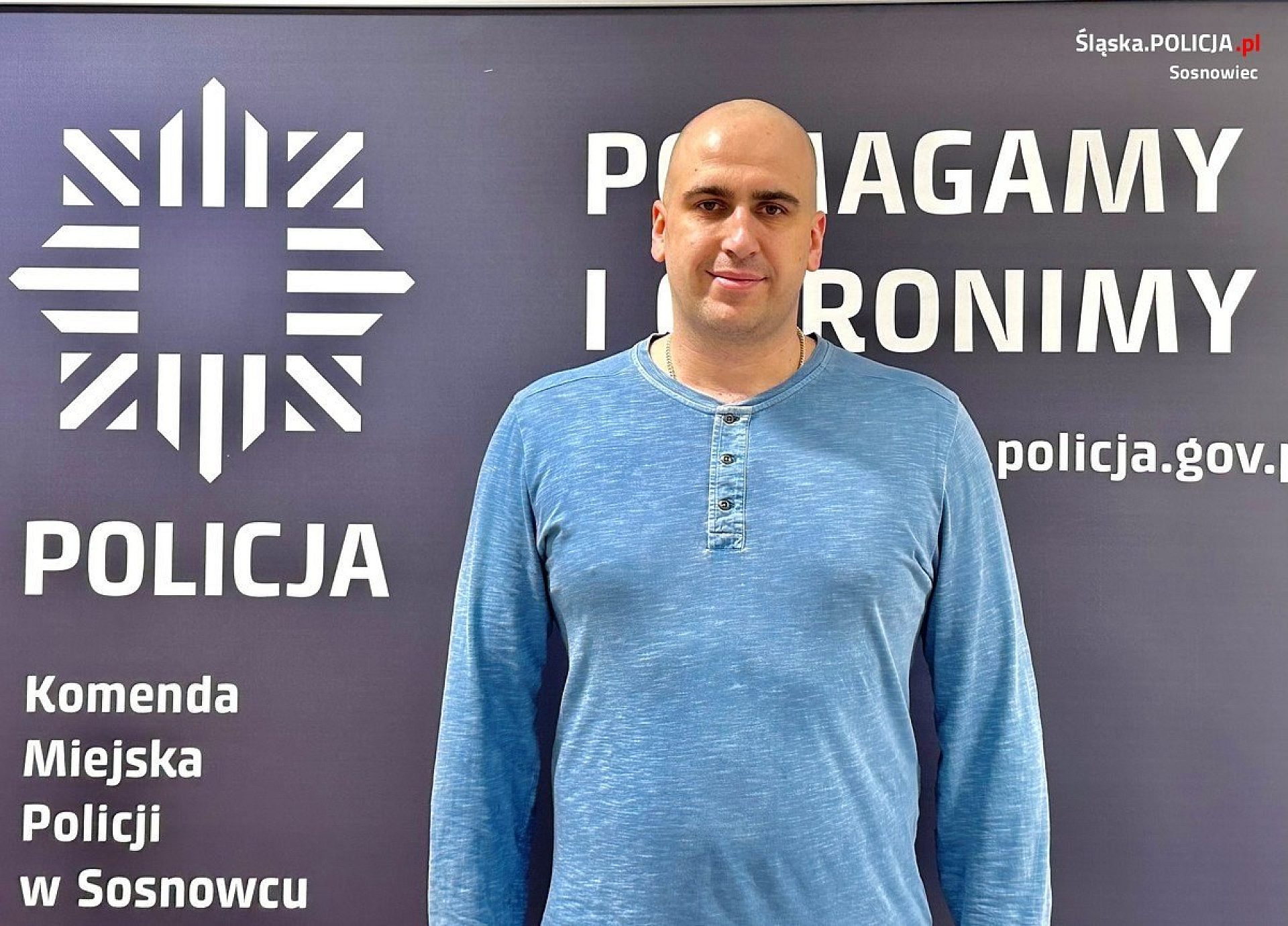 Tomasz obwioslo policjant pomogl kobiecie w trakcie zakupow Tomasz obwioslo policjant pomogl kobiecie w trakcie zakupow