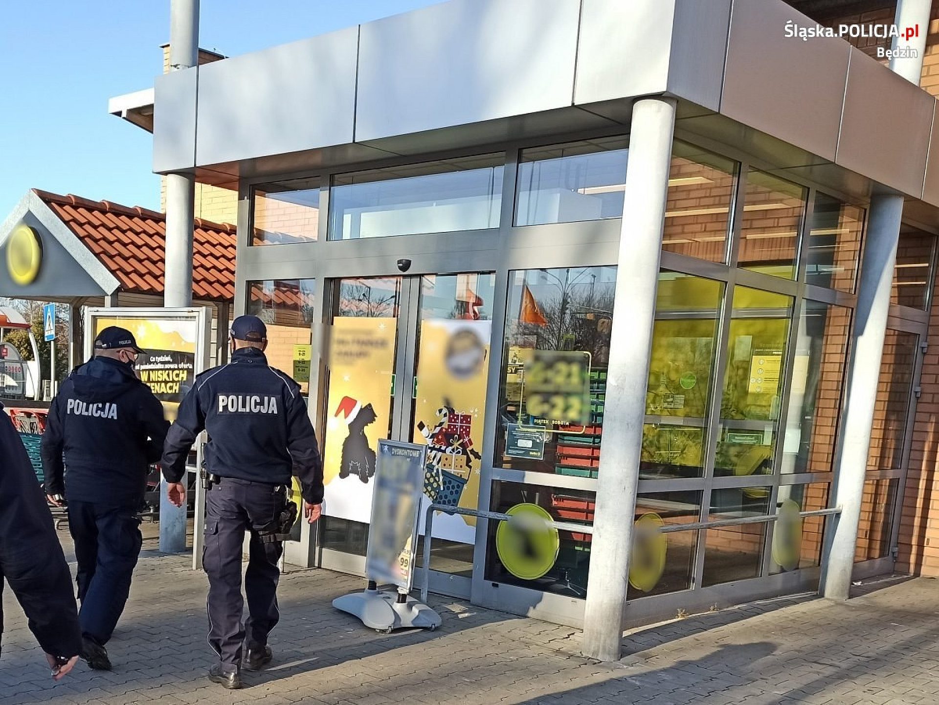 Policja kontroluje sklepy Policja kontroluje sklepy