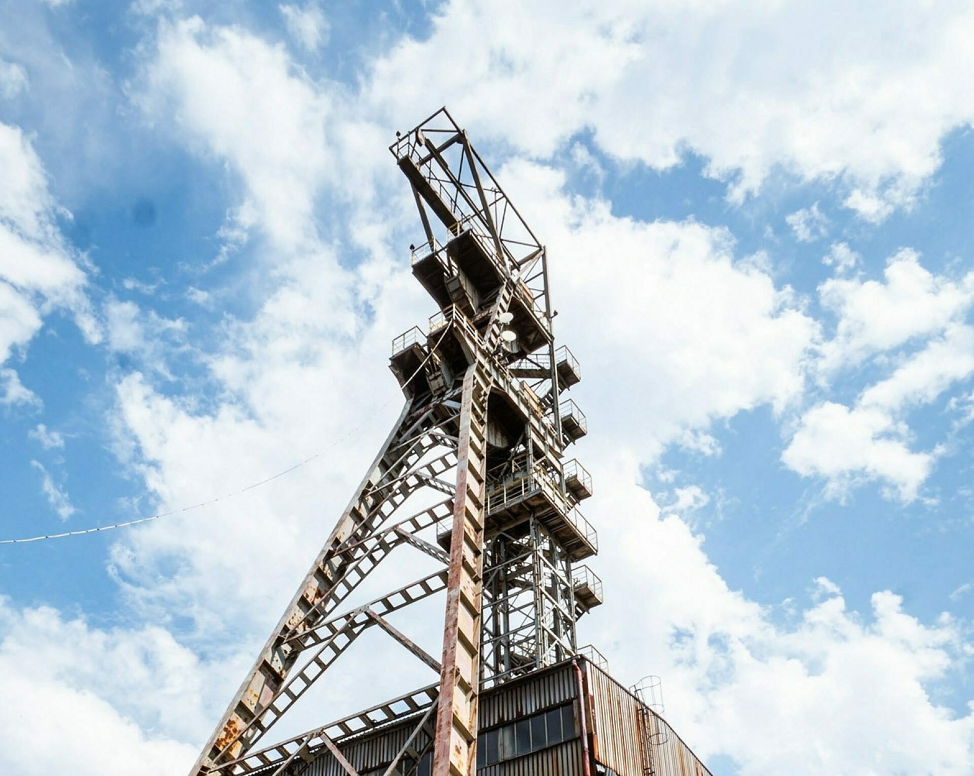 Budynki dawnej kopalni Kazimierz Juliusz zostaly objete monitoringiem Budynki dawnej kopalni Kazimierz Juliusz zostaly objete monitoringiem