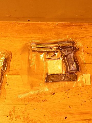 Policjanci z Będzina przejęli broń i narkotyki Policjanci z Będzina przejęli broń i narkotyki