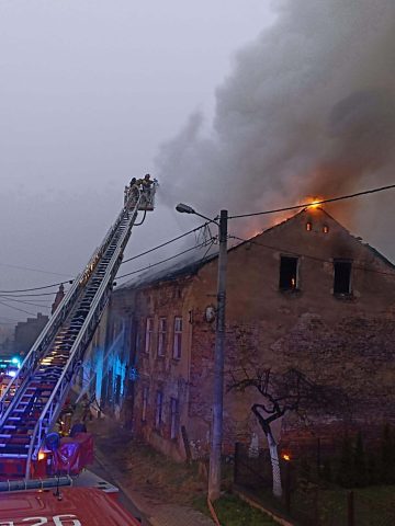 Pożar pustostanu w Dąbrowie Górniczej Pożar pustostanu w Dąbrowie Górniczej