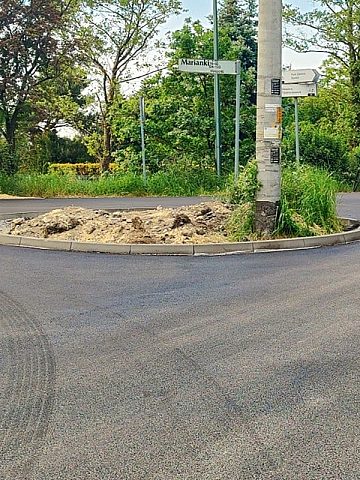 Wyremontowano drogę od granicy z Preczowem do skrzyżowania z ul. Marianki Wyremontowano drogę od granicy z Preczowem do skrzyżowania z ul. Marianki