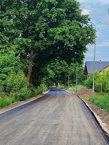 Wyremontowano drogę od granicy z Preczowem do skrzyżowania z ul. Marianki Wyremontowano drogę od granicy z Preczowem do skrzyżowania z ul. Marianki