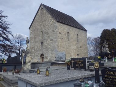 Niepozorny kościół św. Jana to pamiątka po czasach Bolesława Krzywoustego Niepozorny kościół św. Jana to pamiątka po czasach Bolesława Krzywoustego
