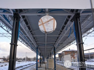 Przebudowa peronu drugiego na stacji kolejowej w Dąbrowie Górniczej dobiega końca Przebudowa peronu drugiego na stacji kolejowej w Dąbrowie Górniczej dobiega końca
