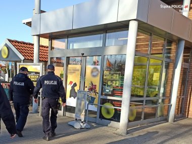 Policja kontroluje sklepy Policja kontroluje sklepy