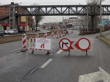 Prawy pas jedni w kierunku Będzina na ul. Sobieskiego został zamknięty Prawy pas jedni w kierunku Będzina na ul. Sobieskiego został zamknięty
