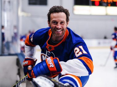 Trenerzy w NHL to furiaci? Coś o tym wie Mariusz Czerkawski Mariusz Czerkawski znów w koszulce Islanders. Kwiecień 2022