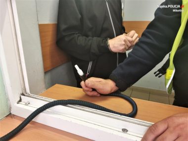 Pijany mieszkaniec Sosnowca próbował wręczyć policjantom łapówkę Pijany mieszkaniec Sosnowca próbował wręczyć policjantom łapówkę