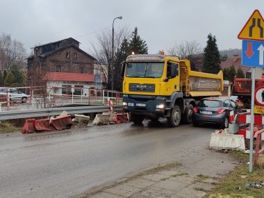 Wydłuża się termin budowy mostku nad Rakówką Wydłuża się termin budowy mostku nad Rakówką