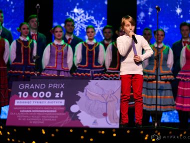 Zdobywca Grand Prix, w tle zespół Kortowo z Olsztyna Zdobywca Grand Prix, w tle zespół Kortowo z Olsztyna