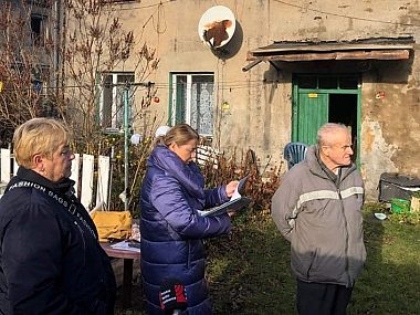 Kamienica przy Kopernika 8: pan Jan i pani Teresa wraz z Tatianą Duraj-Fert Kamienica przy Kopernika 8: pan Jan i pani Teresa wraz z Tatianą Duraj-Fert