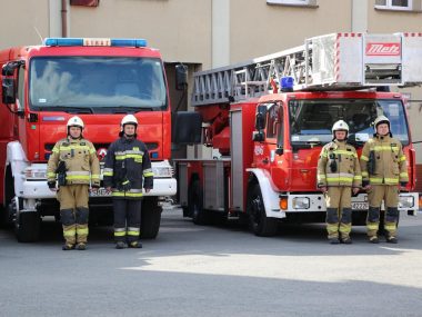 Przekazanie wozów strażackich Przekazanie wozów strażackich