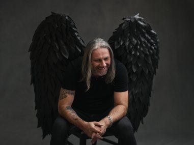 "Do dziś mam gitarę, którą na urodziny dostałem od ojca" Sebastian Riedel