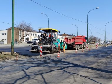 Utrudnienia na al. Piłsudskiego w Dąbrowie Górniczej Utrudnienia na al. Piłsudskiego w Dąbrowie Górniczej