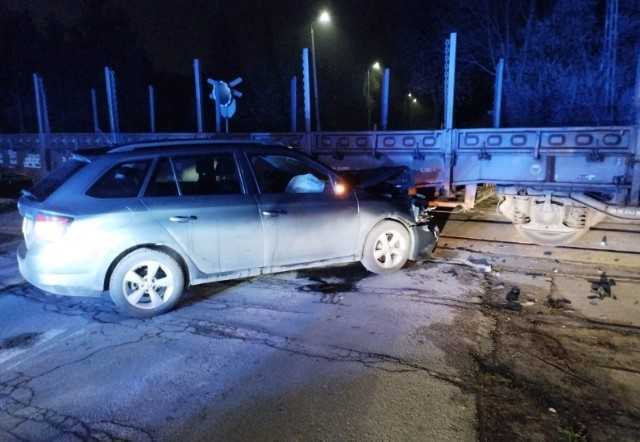 Zderzenie samochodu z pociągiem w Zawierciu