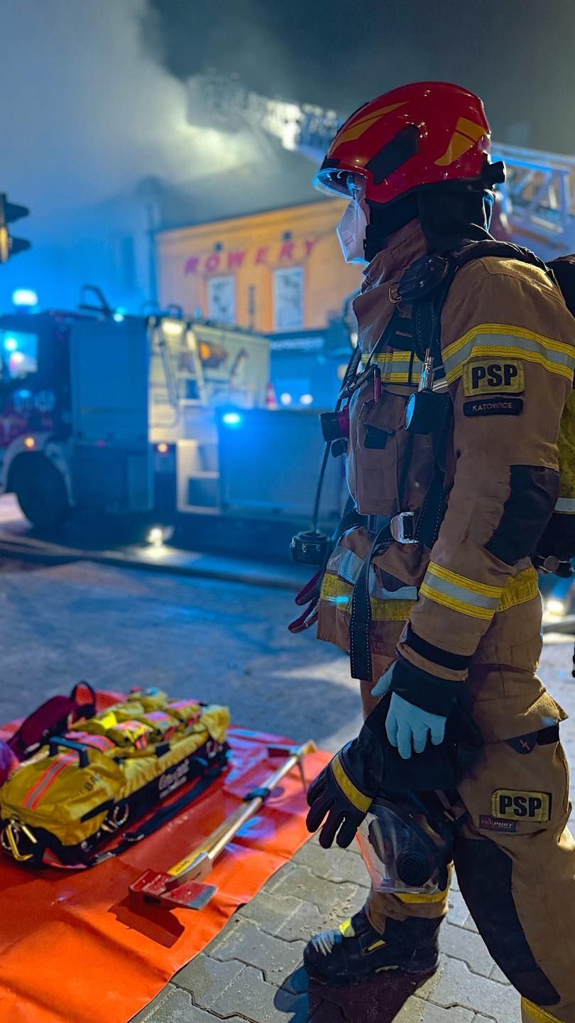 Będzin. Aleja Hugona Kołłątaja 14. Pożar. 7 grudnia 2025.