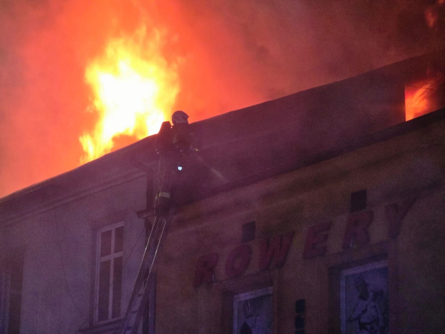 Będzin. Aleja Hugona Kołłątaja 14. Pożar. 7 grudnia 2025.