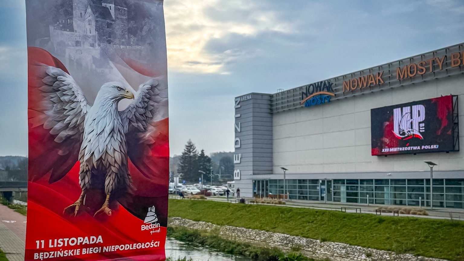 Będzińskie Biegi Niepodległości 11 listopada 2025. Półmaraton (21 km), bieg na dystansie 7 km oraz marsz w stylu nordic walking