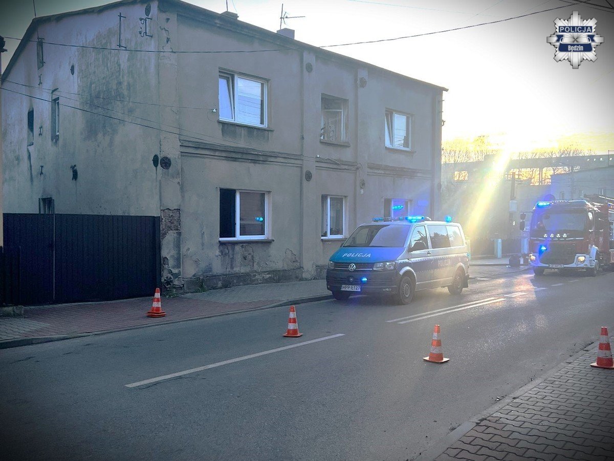 Będzin-Grodziec. Pożar przy ul. Stanisława Kempy 22. 18 grudnia 2025.