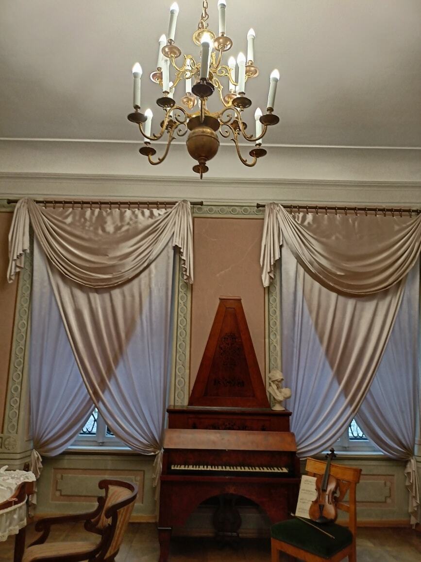 Będzin-Gzichów. Wnętrza Pałacu Mieroszewskich po remoncie i odświeżeniu. Grudzień 2025.