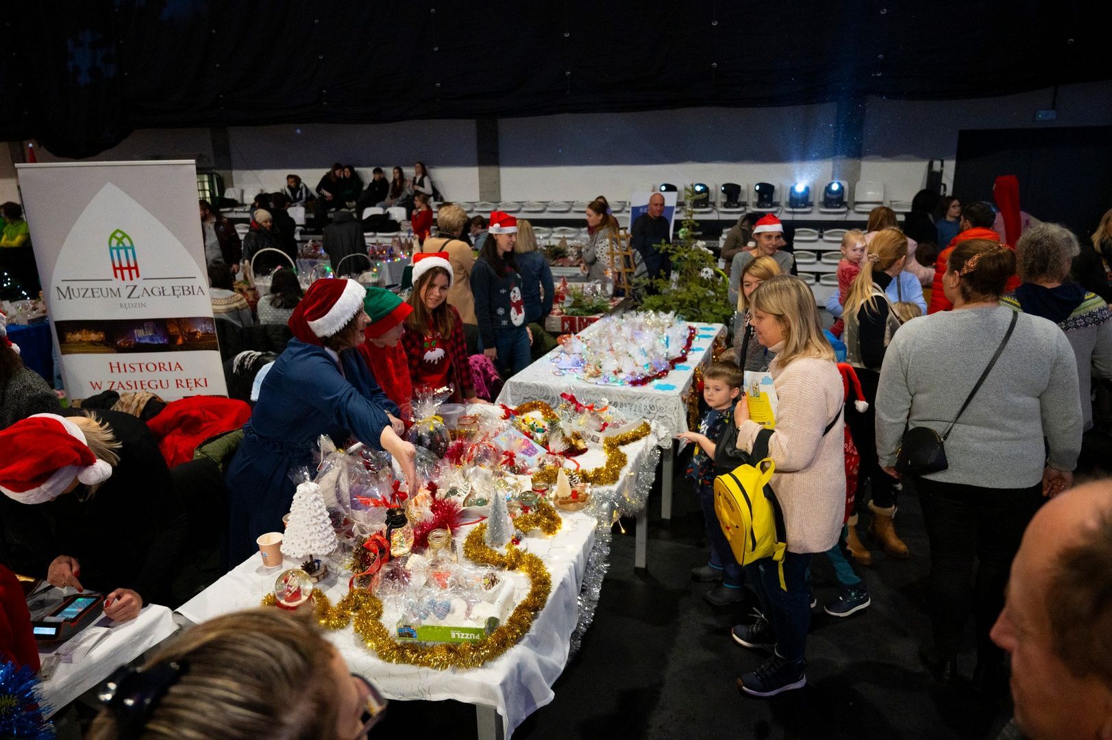 Mikołajkowy Jarmark Świąteczny w «Będzin Arenie». 3 grudnia 2023.