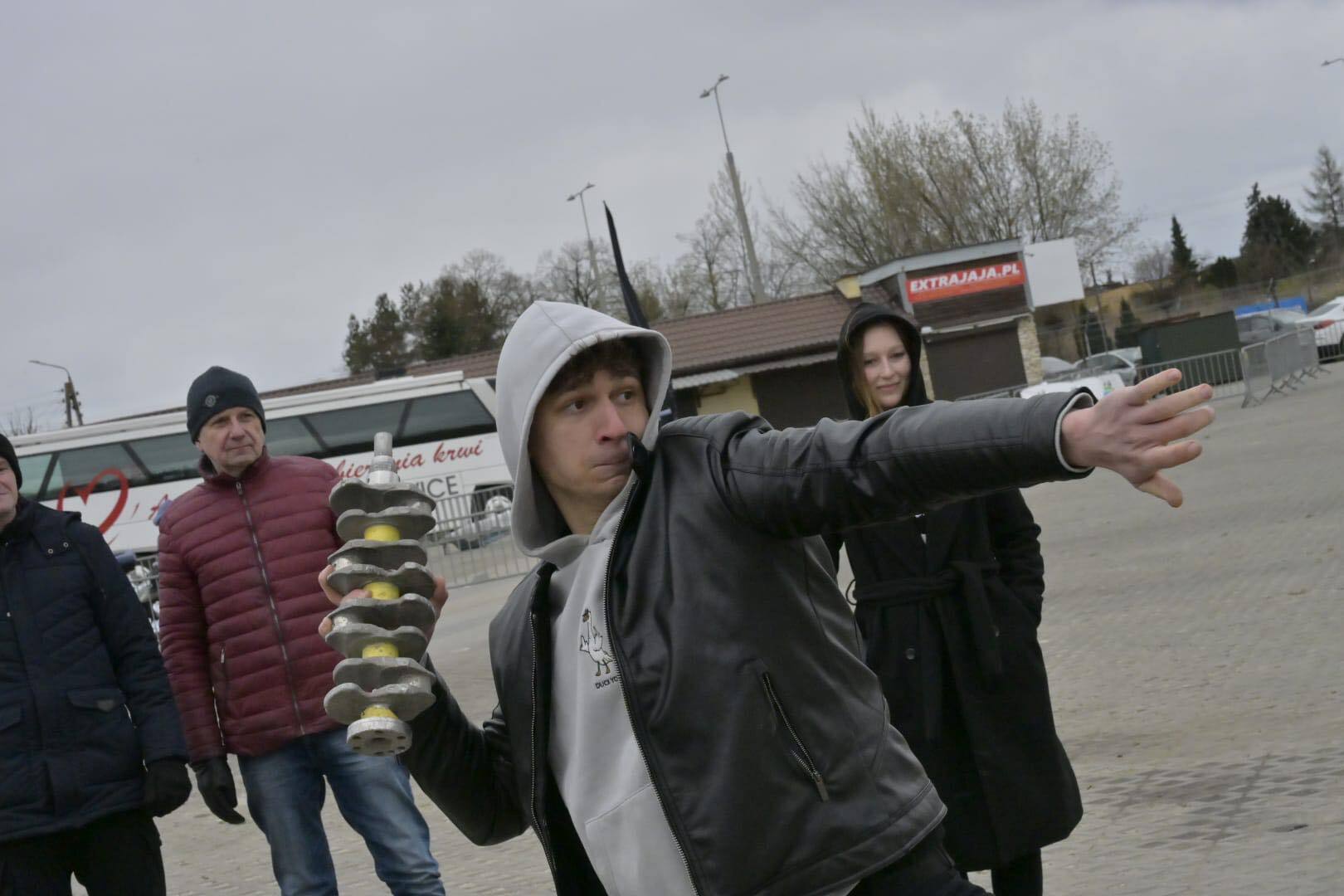 «Klasyczna Niedziela» czyli zlot pojazdów starych lub ciekawych na targu w Będzinie.