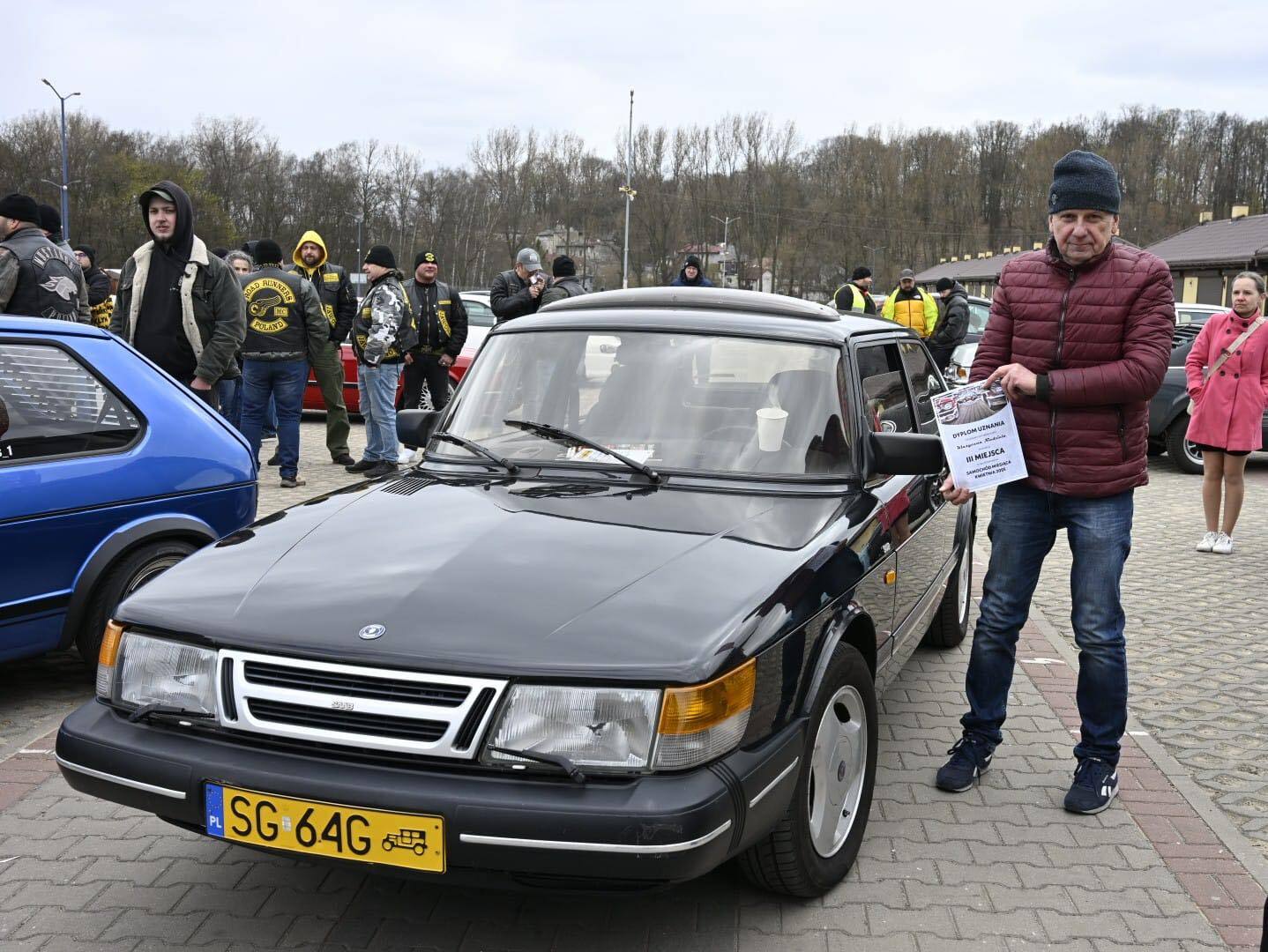 «Klasyczna Niedziela» czyli zlot pojazdów starych lub ciekawych na targu w Będzinie.