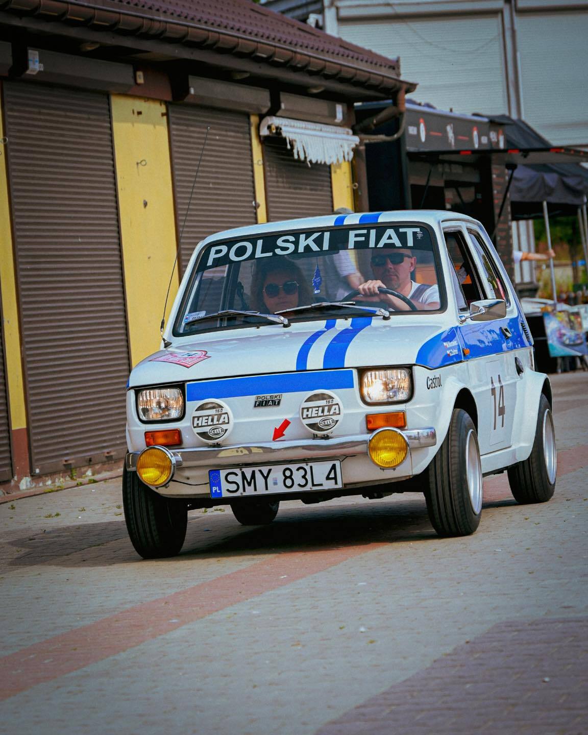 «Klasyczna Niedziela» czyli zlot pojazdów starych lub ciekawych na targu w Będzinie.