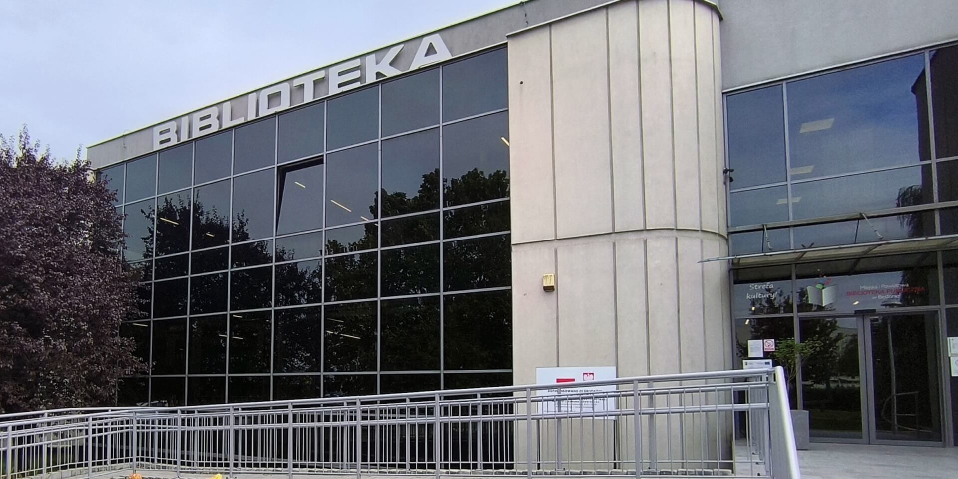 Dwie ważne dla mnie biblioteki, po obu stronach Brynicy