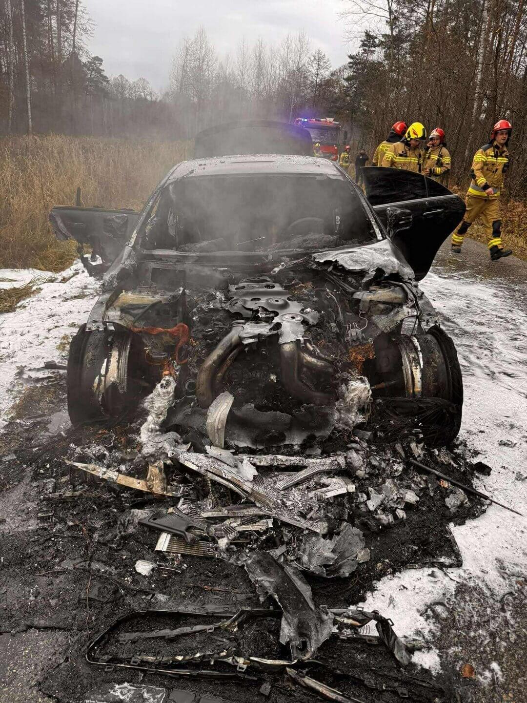 Chruszczobród. Pożar samochodu osobowego Mercedes-Benz CLS. 20 listopada 2025.