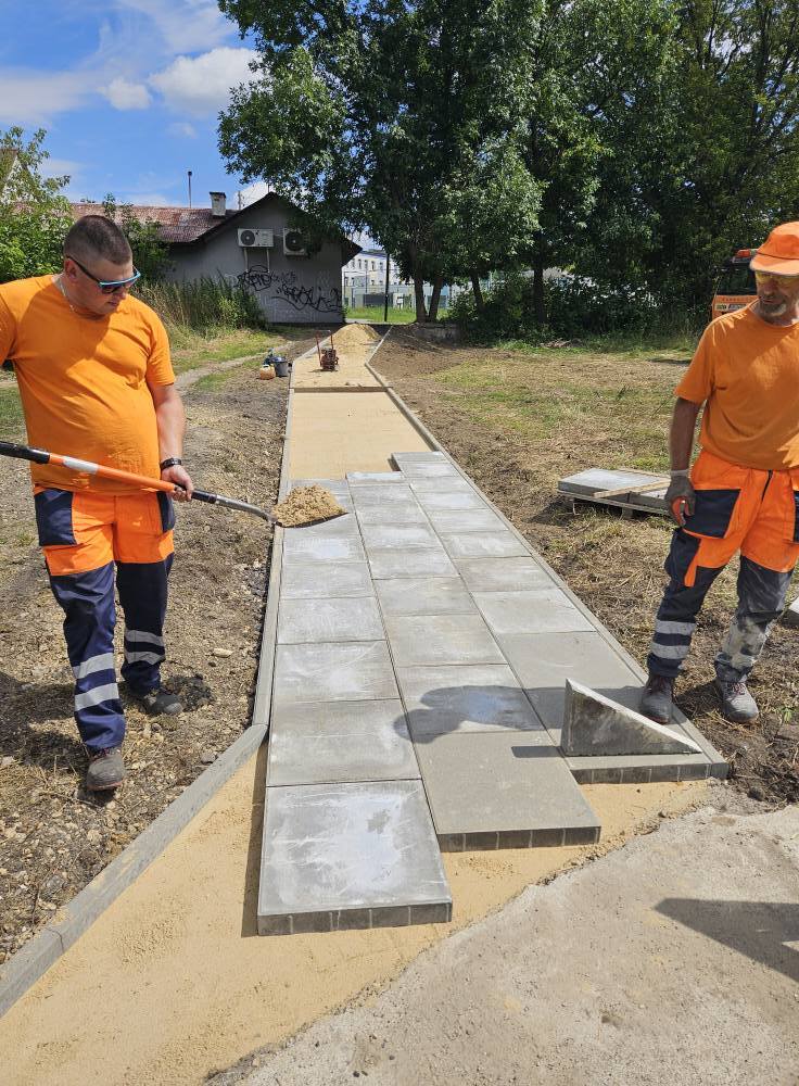 Czeladź-Piaski. Betony – chodnik pomiędzy ulicami Betonową a Nowopogońską w trakcie budowy. Sierpień 2025.