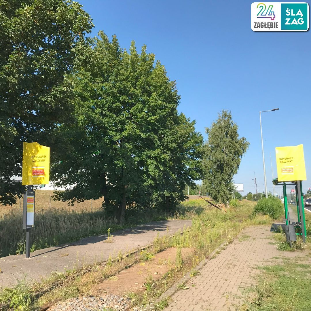 Czeladź. Ul. Będzińska. Uszkodzone słupy tramwajowej trakcji elektrycznej po kradzieży przewodów. 13 sierpnia 2025.