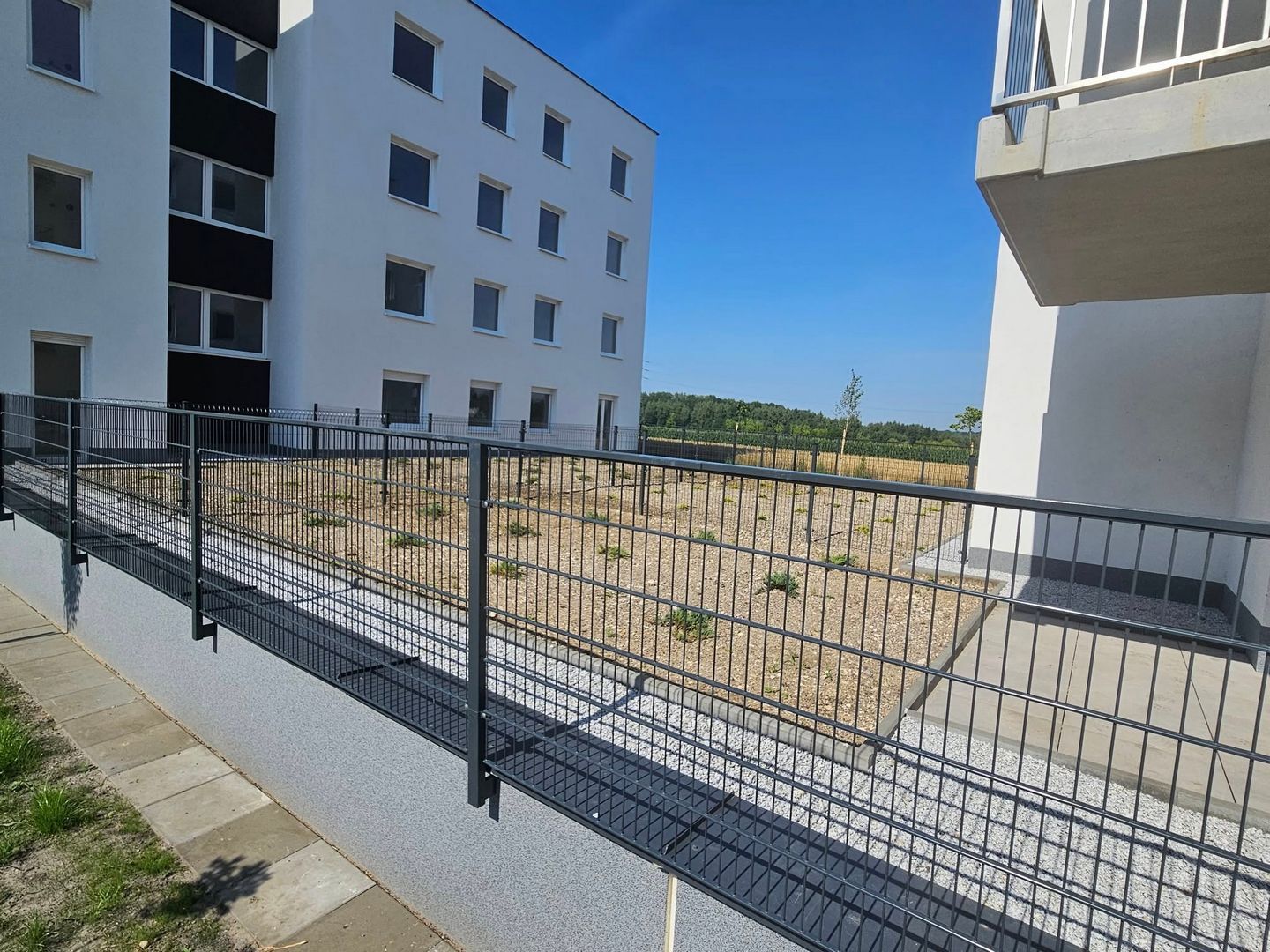 Czeladź. Ulica generała Józefa Hallera. Końcowy etap budowy pierwszej części osiedla mieszkaniowego TBS. 24 lipca 2025.