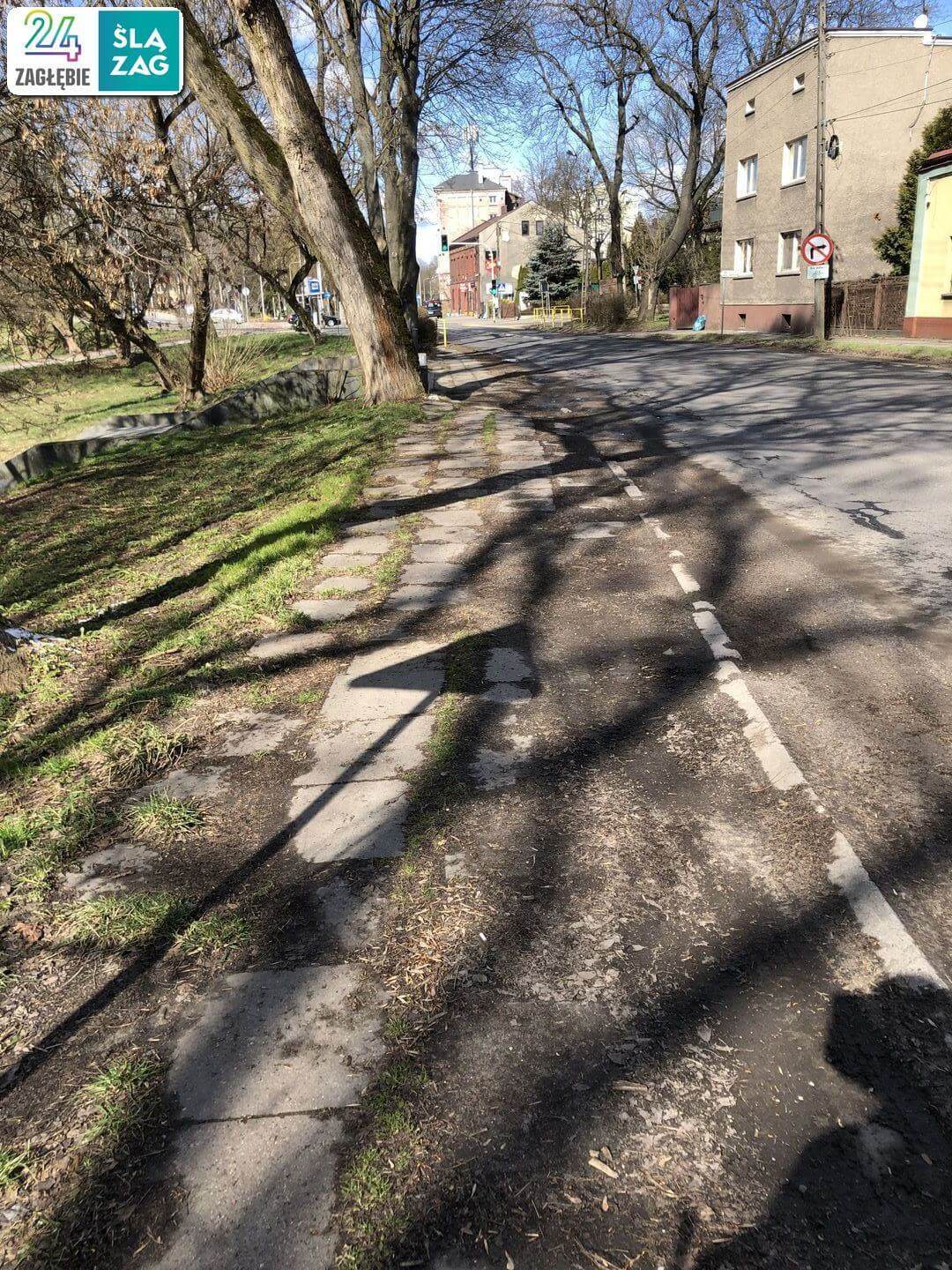 Czeladź. Ulica Katowicka. Stan drogi z chodnikiem. 17 marca 2025.